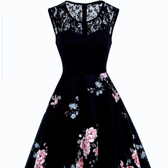 MediabyMedina Dresses & Skirts - Lace Trim floral A-line Dress XL 💕🦄